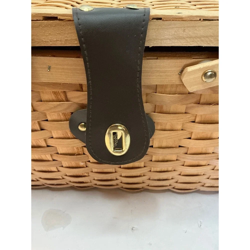 Vintage Picnic Basket Woven Wood‎ Gingham Lining Turn Lock Large Tan